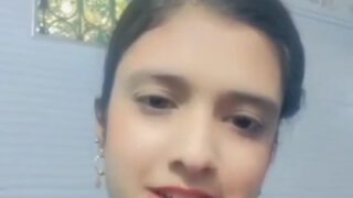 मुस्लिम गर्लफ्रेंड ने चूत दिखा के बोला यहाँ पप्पी दो मुझे!