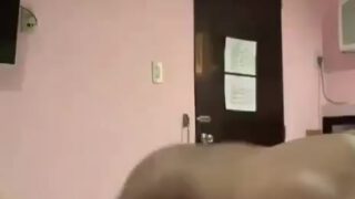ओयो रूम्स में सेक्सी कोलज गर्ल चढ़ी लवर के लंड पर
