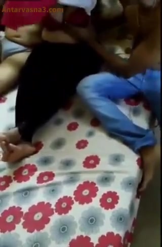 फेक्ट्री के दो मजदूरों से बीवी चुदवाई ककोल्ड ने