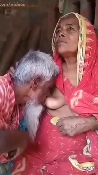 बांगला दादी के बूब्स चूसते दादा जी