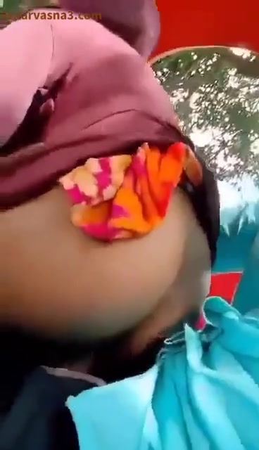 प्रेमी से मिलने आई जवान लड़की की पार्क में चुदाई