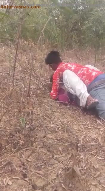 दोस्त उसकी माल चोद रहा था तब बीएफ बना डाली