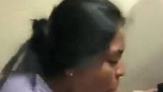 मॉडल आंटी बेटे का बड़ा लौड़ा देख सक करने लगी