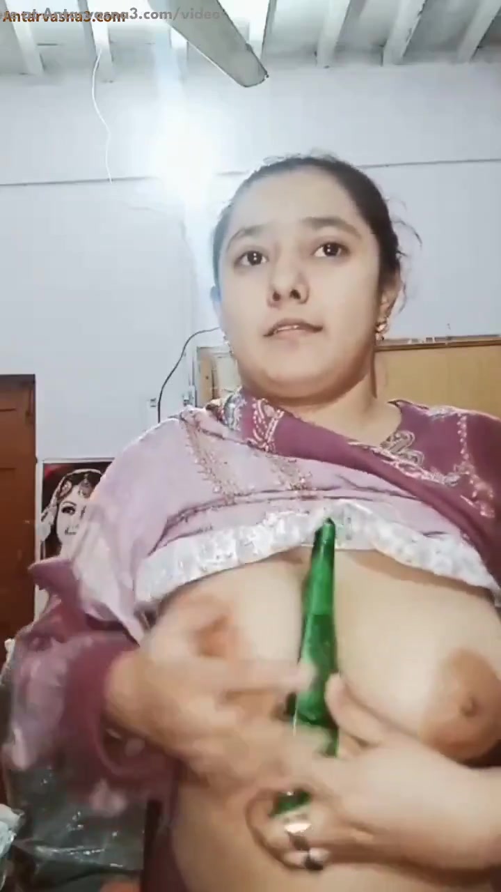 देसी पंजाबी आंटी ने फुद्दी में बोतल डाली!