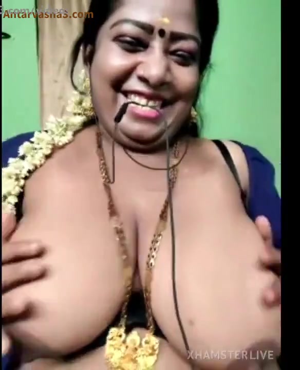 साउथ की आंटी ने टैंकर बूब्स दिखाए (Xhamster Live)
