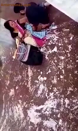 मौसी की चूत में उंगली की भांजे ने रास्ते में – एमएमएस
