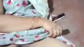 छोटी साली को चोदने से पहले चूत में उंगली की