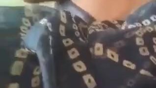 राजस्थानी चाची ने अपनी मदमस्त चूची दिखाई लाइव शो पर