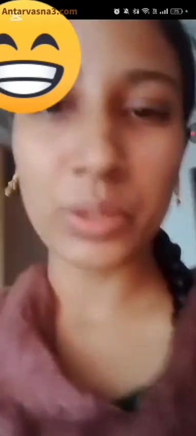 साडी और ब्लाउज निकाल के अपनी काली चूत मसलती मराठी भाभी