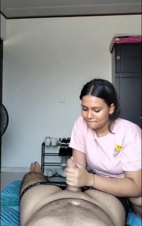 मकानमालिक की बेटी ने लड़के का लंड लिया चूची हिला हिला के