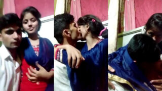 जवान लड़की की बूब्स सकिंग की मोबाइल की दूकानवाले ने