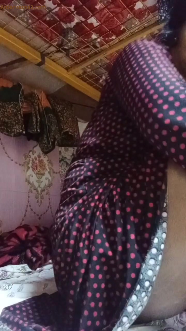 मेरिड बंगाली हाउसवाईफ ने लवर को चूत खोल के दिखाई (लाइव वीडियो)