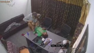ऑफिस की कामवाली को सिक्यूरिटी  वाले अंकल ने ऑफिस में चोदा
