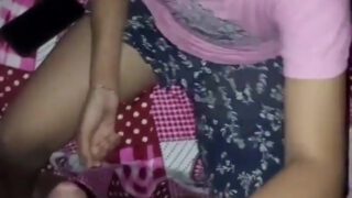 छोटी साली ने रिचार्ज के लिए जीजा का लंड हिलाया