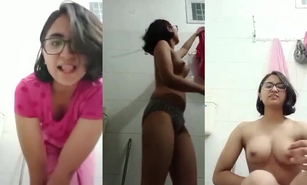 चश्मिश हॉस्टल गर्ल ने चूत दिखाई बाथरूम में