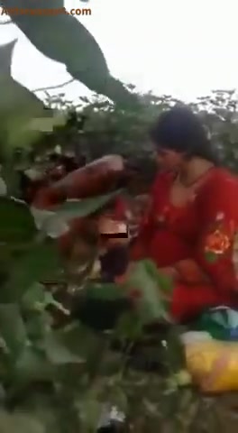 पति ने रंडी चोदी जब बीवी साइड में बैठी थी!