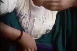 गाँव की लड़की ने थूक लगा के चूत और गांड में उंगली की