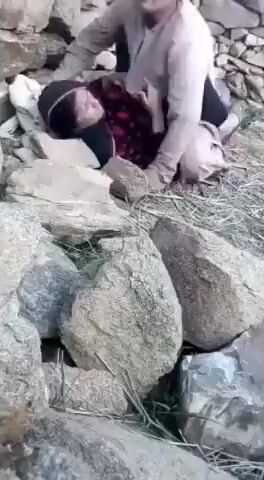 मुस्लिम अंकल ने दूकान पर उधार लेने आती आंटी की बजाई!