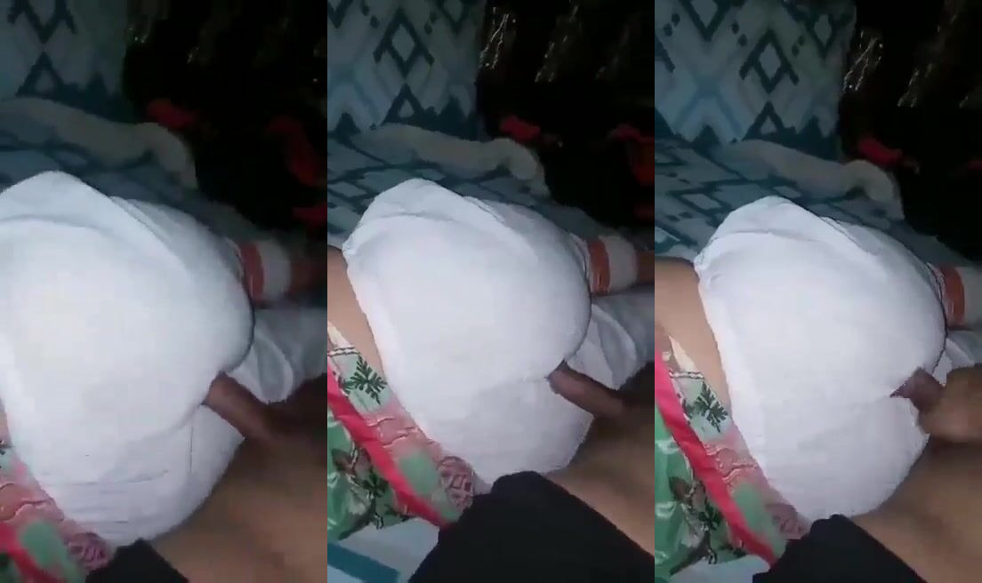 सोयी हुई बहन की गांड की दरार में लंड घिसता भाई