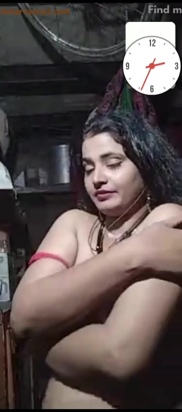 विलेज केमगर्ल भाभी ने बड़े बूब्स खोल दिये