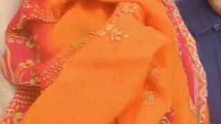 झांटवाली बुर में लंड लेती गाँव की सेक्सी औरत