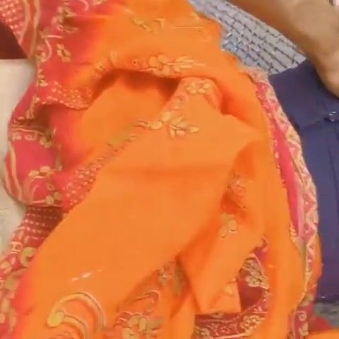 झांटवाली बुर में लंड लेती गाँव की सेक्सी औरत