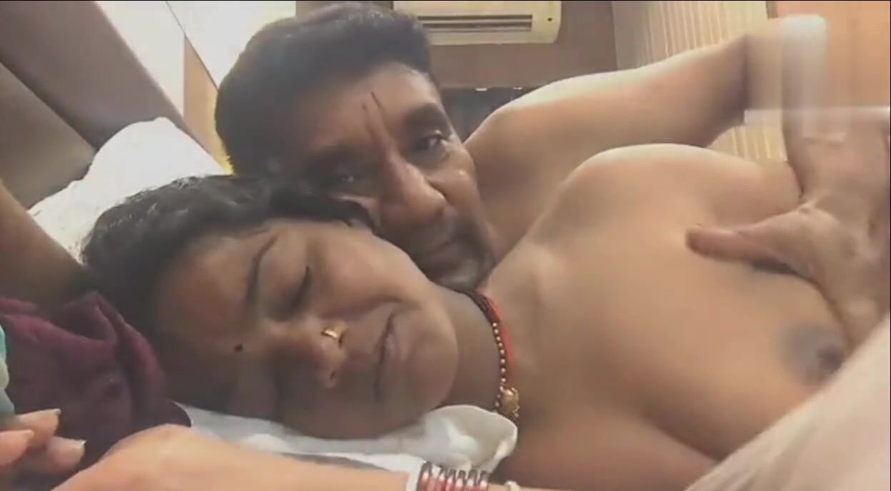 Desi XXX MMS video of Aunty’s hardcore sex with her lover