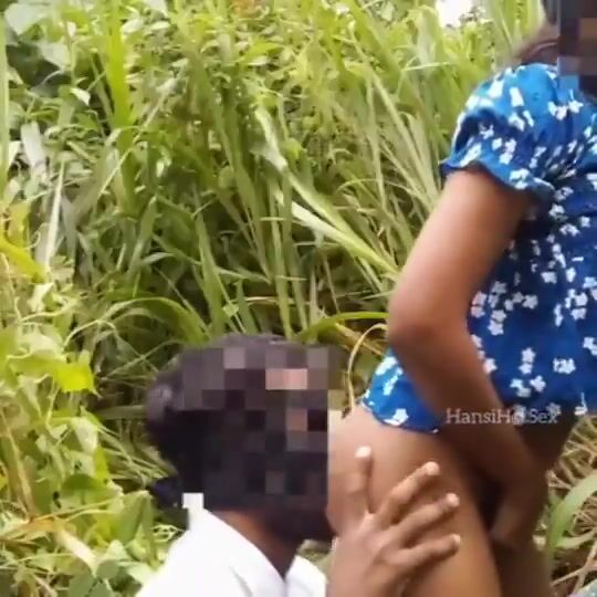 Desi XXX video of a teenage girl fucked in the open field