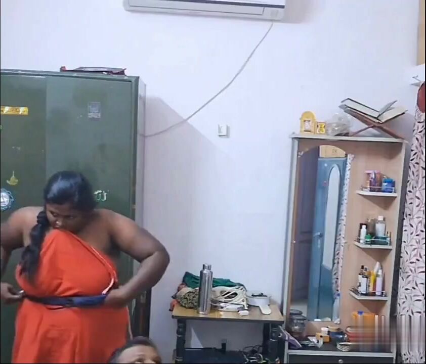Hot MMS XXX video of Big Boob Tamil Aunty sucking dick