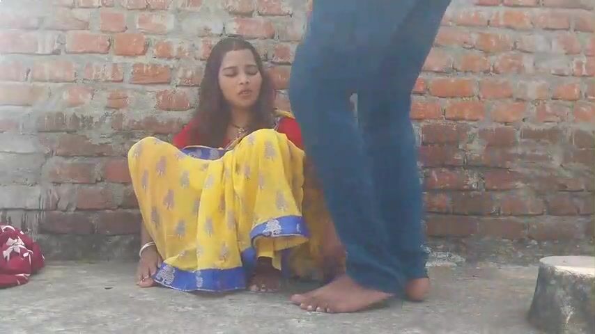 Desi XXX video mein Bhojpuri Bhabhi ki chhat par chudai