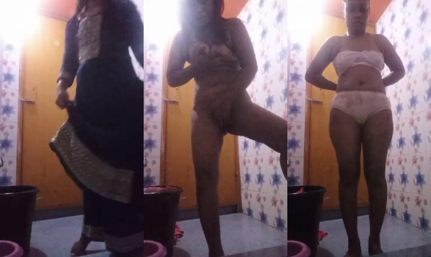 Desi Bhabhi’s bath and Masturbation – Hot MMS XXX sex video