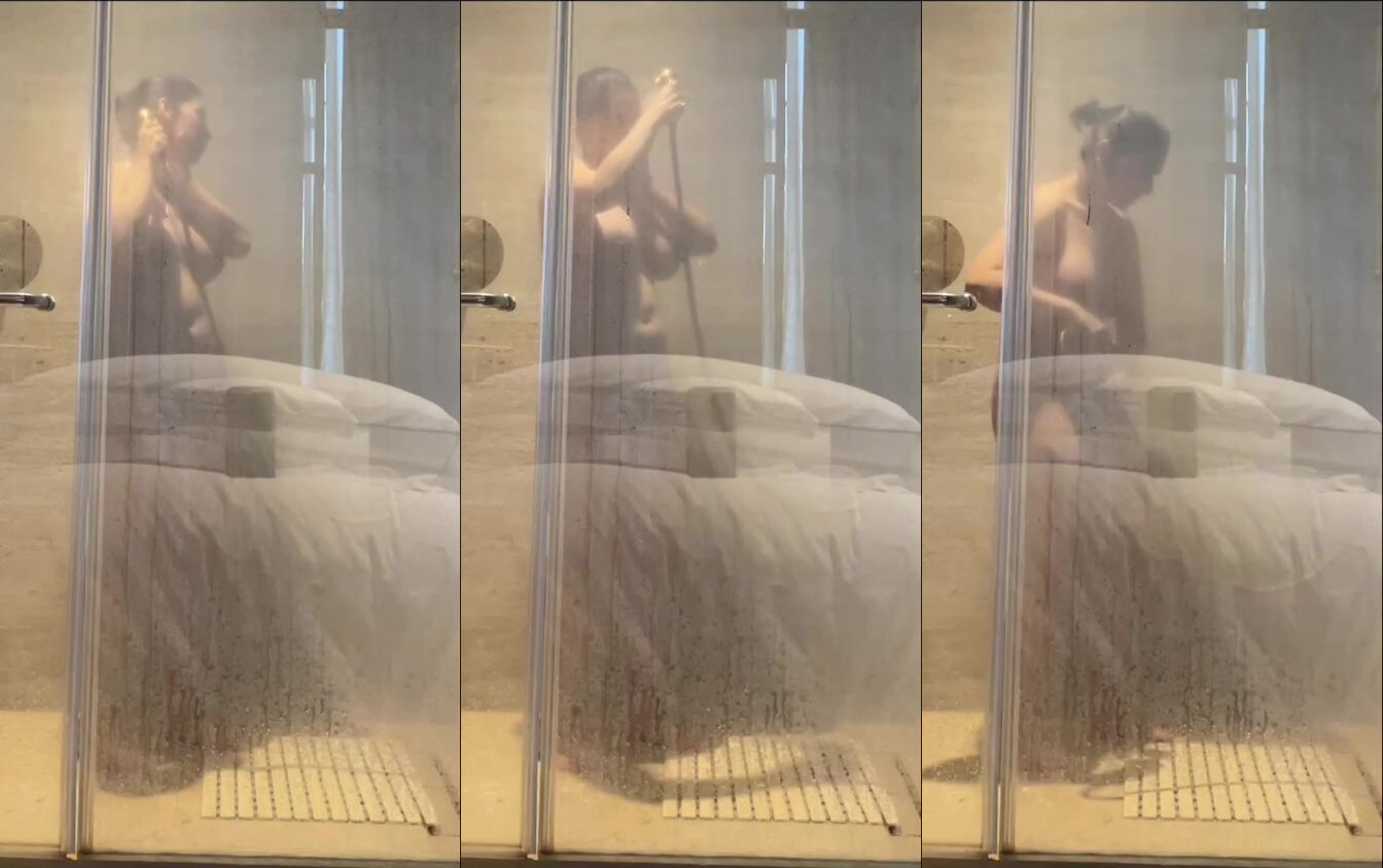 Uncut blue film video of Sexy Aunty in a hot shower