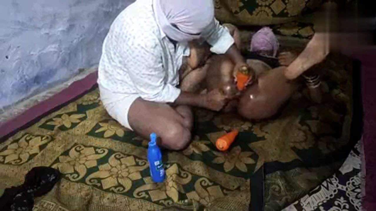 Mallu Aunty’s sex reel of getting stripped & fucked by lover
