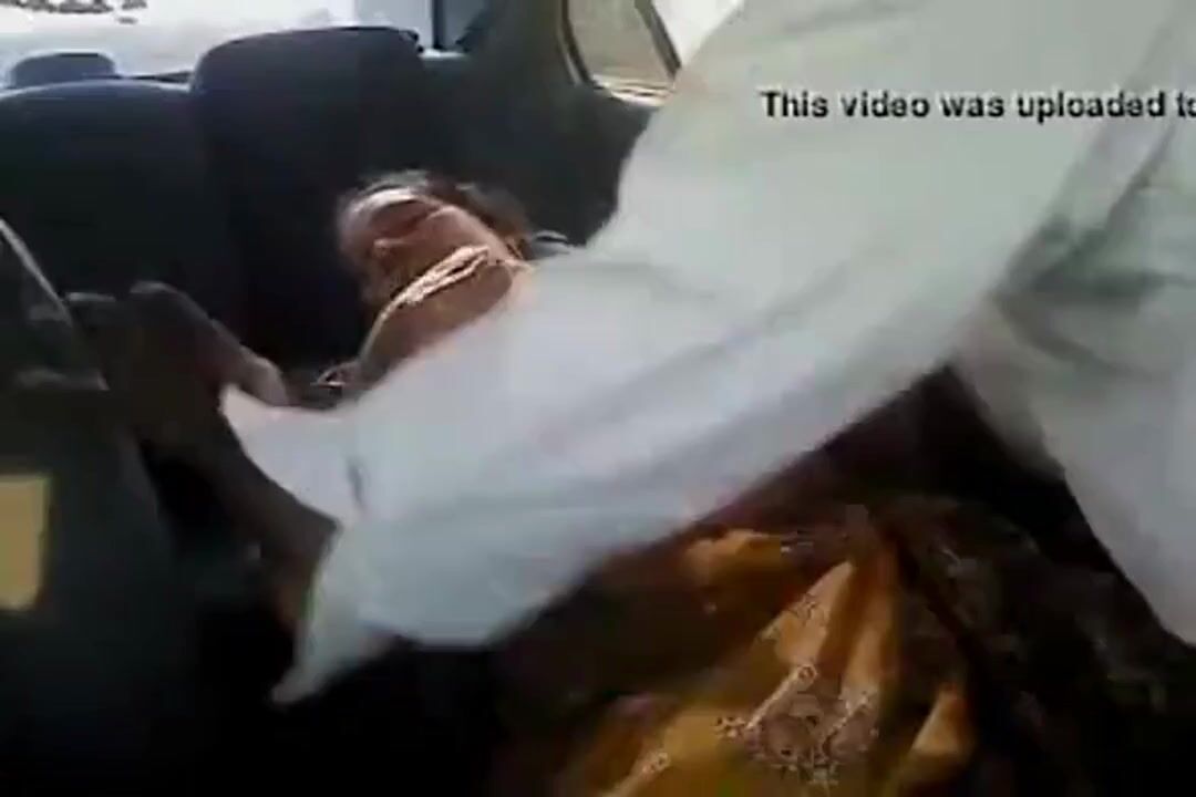 Hot XXX MMS clip of South Indian Aunty fucked in a car