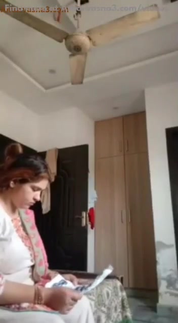 पाकिस्तानी भाभी बूढ़े लवर के साथ चुदते पकड़ी गई