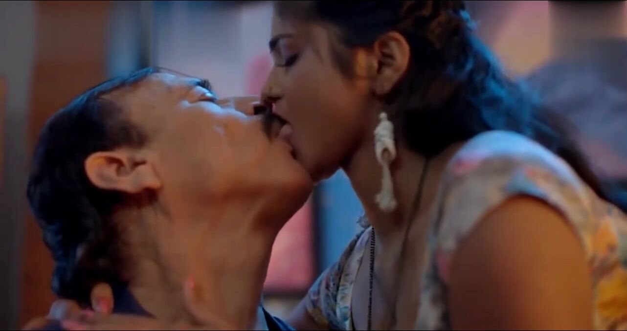 Hot Desi web series mein Sasur ki apni 2 bahu ke sath chudai