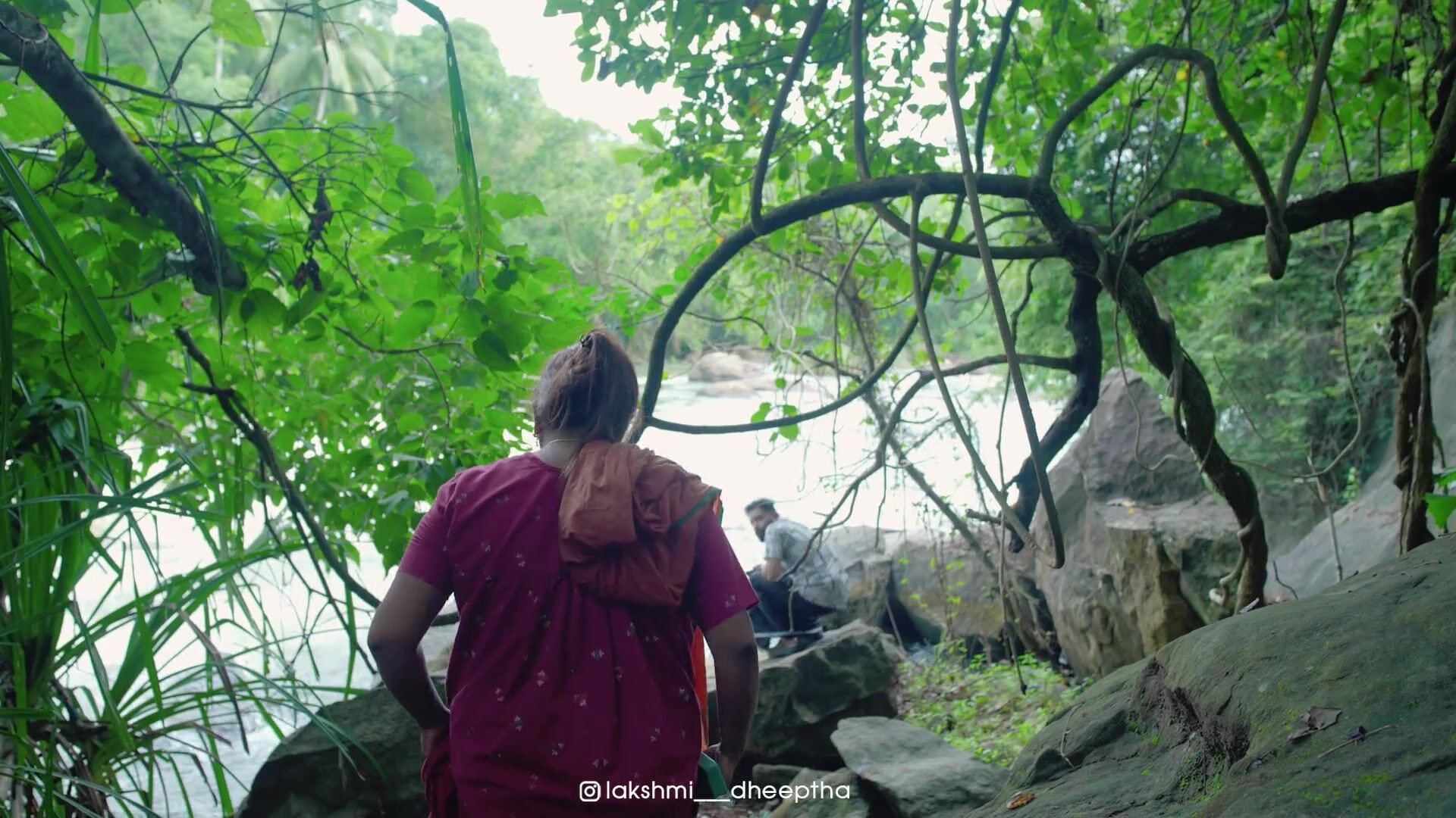 Erotic HD video of Mallu Chechi’s bath and sex at the lake