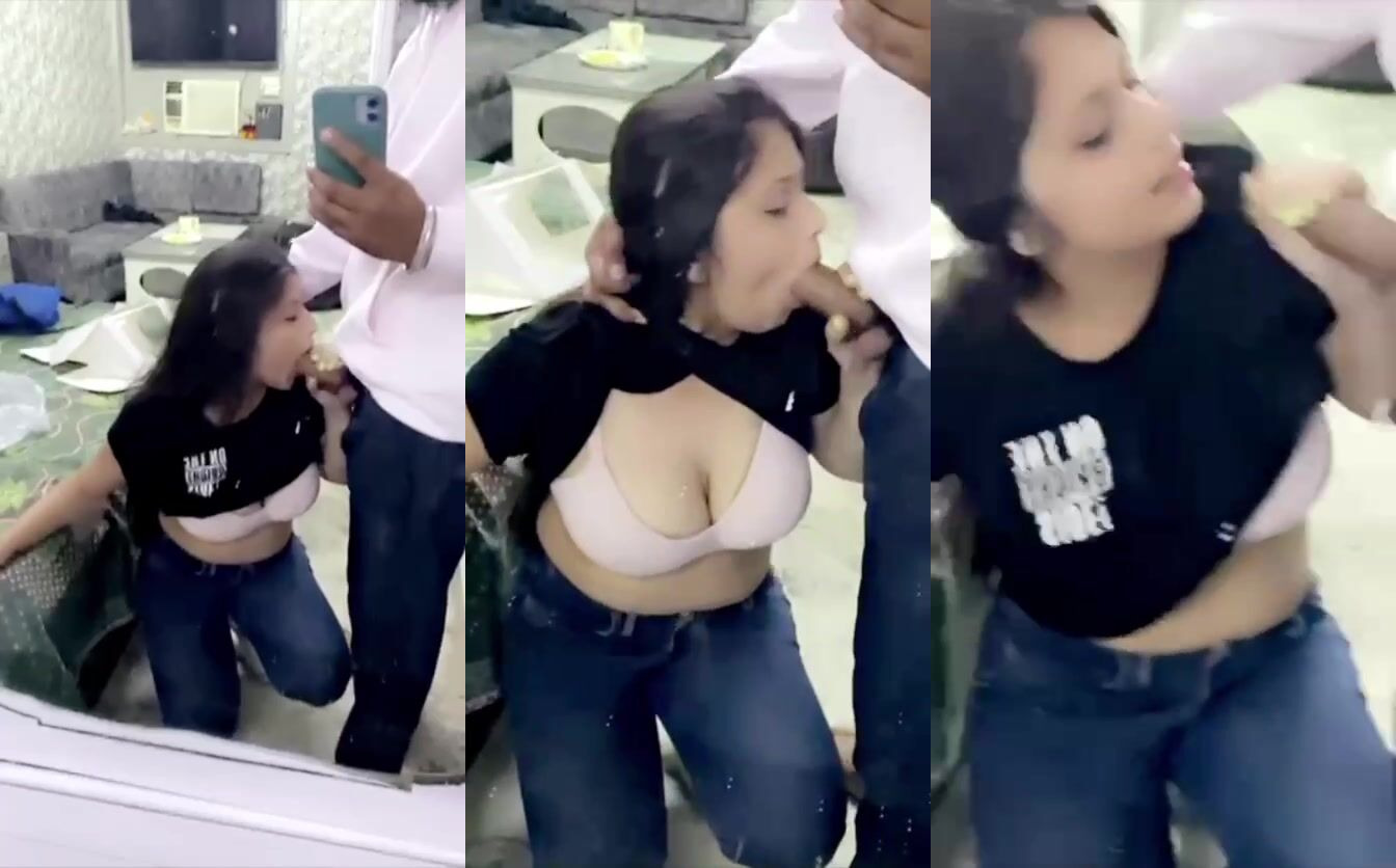 Hot college chick licks & sucks her boyfriend’s dick