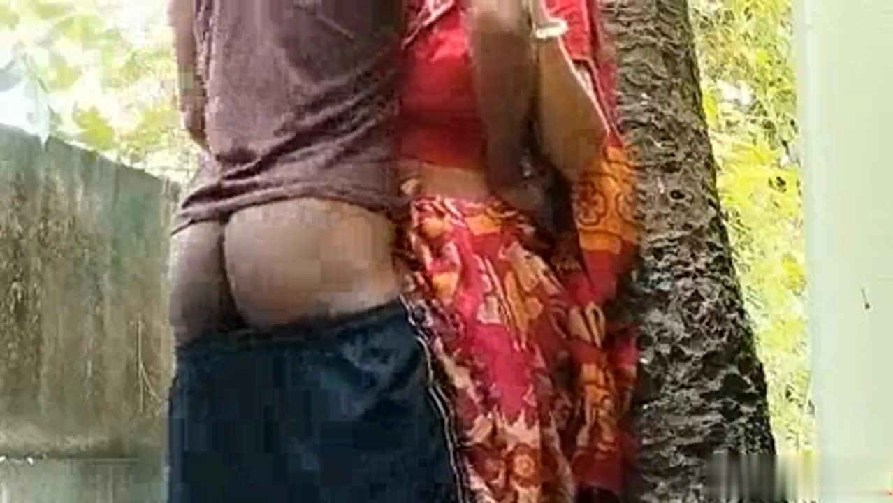Desi Bhabhi & her horny lover’s outdoor sex footage