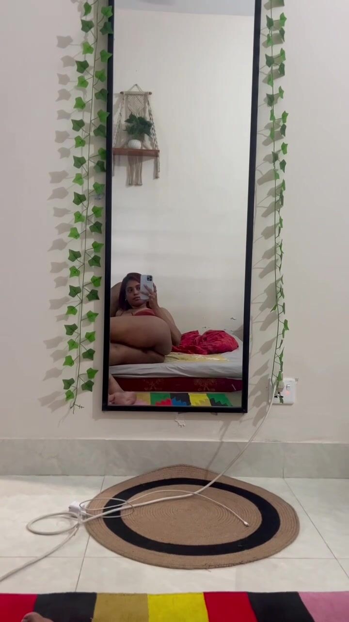 Viral footage of an Indian Aunty’s blowjob to her lover