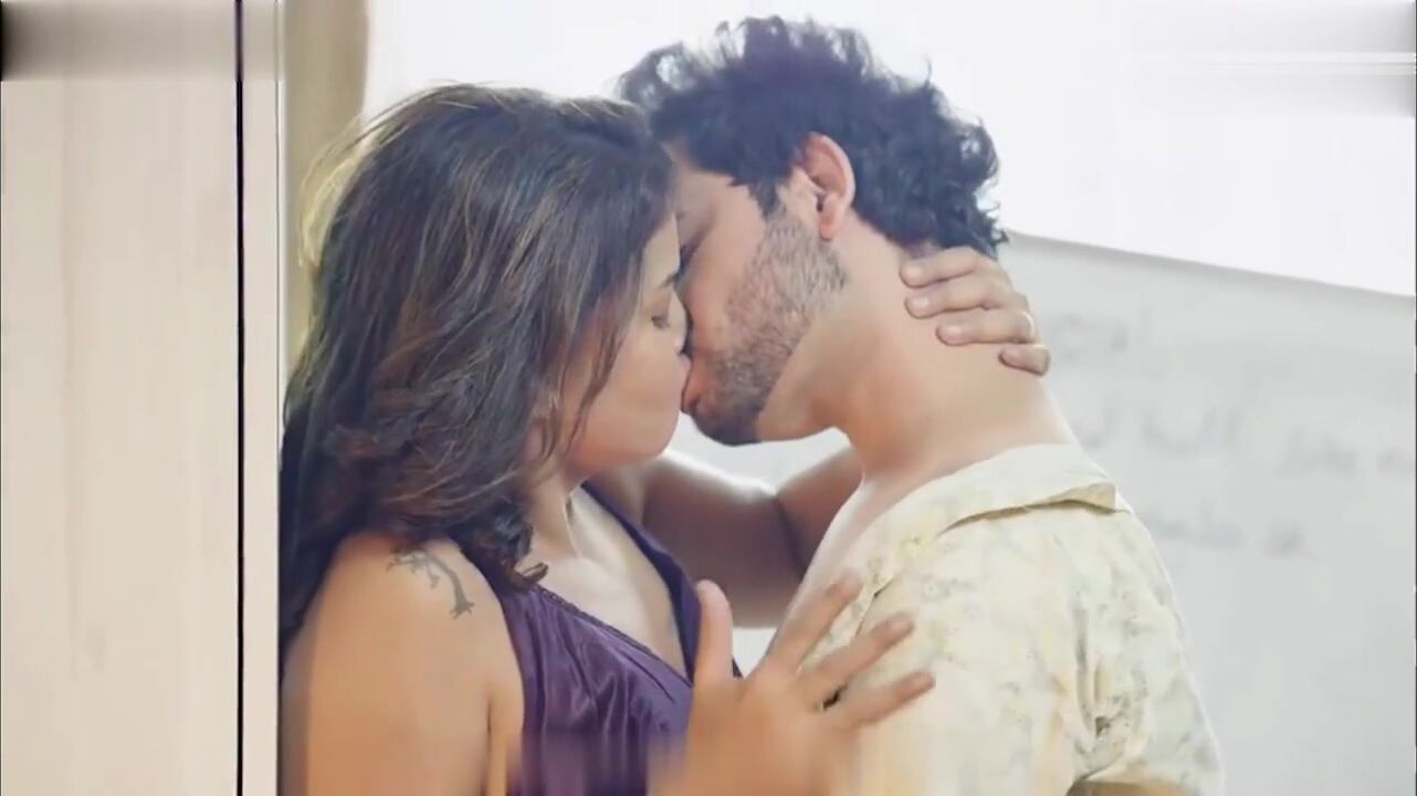 Indian Diva’s film of seducing & fucking her young lover