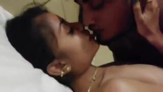 Indian sex video of a Mallu girl’s lover sucking her boobs
