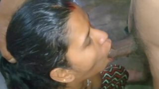 XXX desi MMS sex clip of hot Bhabhi’s erotic blowjob