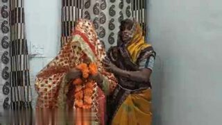 Desi xxx video mein Dulha-Dulhan ke sath Sasuma ki suhagraat