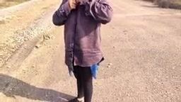 Desi MMS clip of a Dehati guy fucking his gf in the open