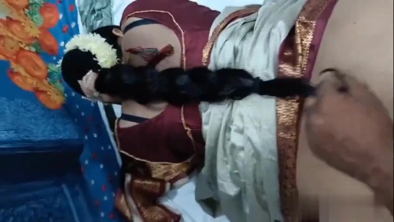 Sexy Mallu chechi in a saree fucked in this hot porn video
