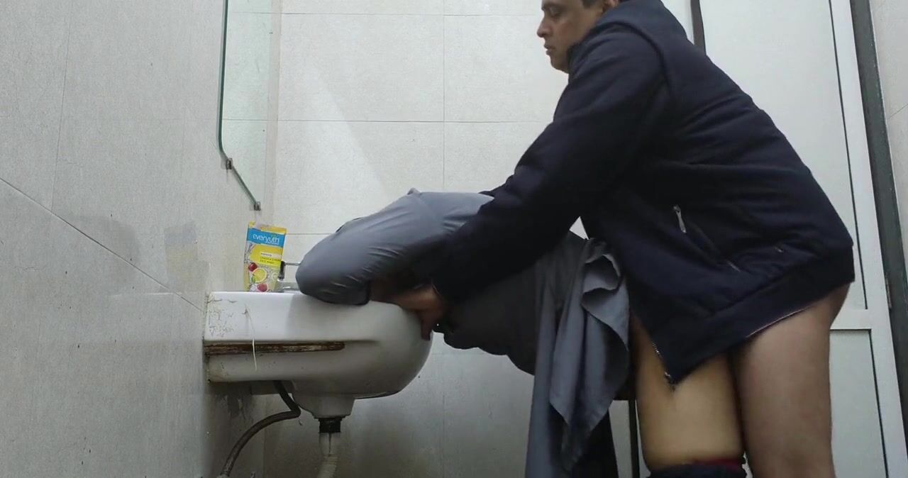 Indian Aunty fucked by lover in a public toilet – MMS clip