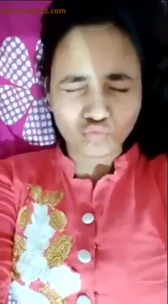 बड़े बूब्स और गीली चूत मसलती हॉट गर्ल का वीडियो कॉल