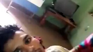 गांव में मामी को भांजे ने लौड़े पर बिठाया