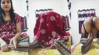 Hot Indian Aunty’s selfie of stripping into a body stocking